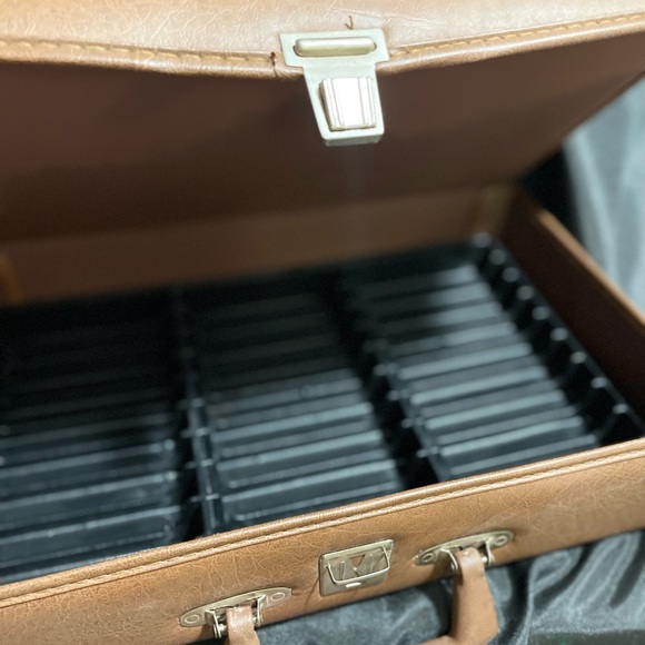 Cassette Case Storage Briefcase  Hold 30 Tapes Faux Brown Leather Vintage - Picture 2 of 13